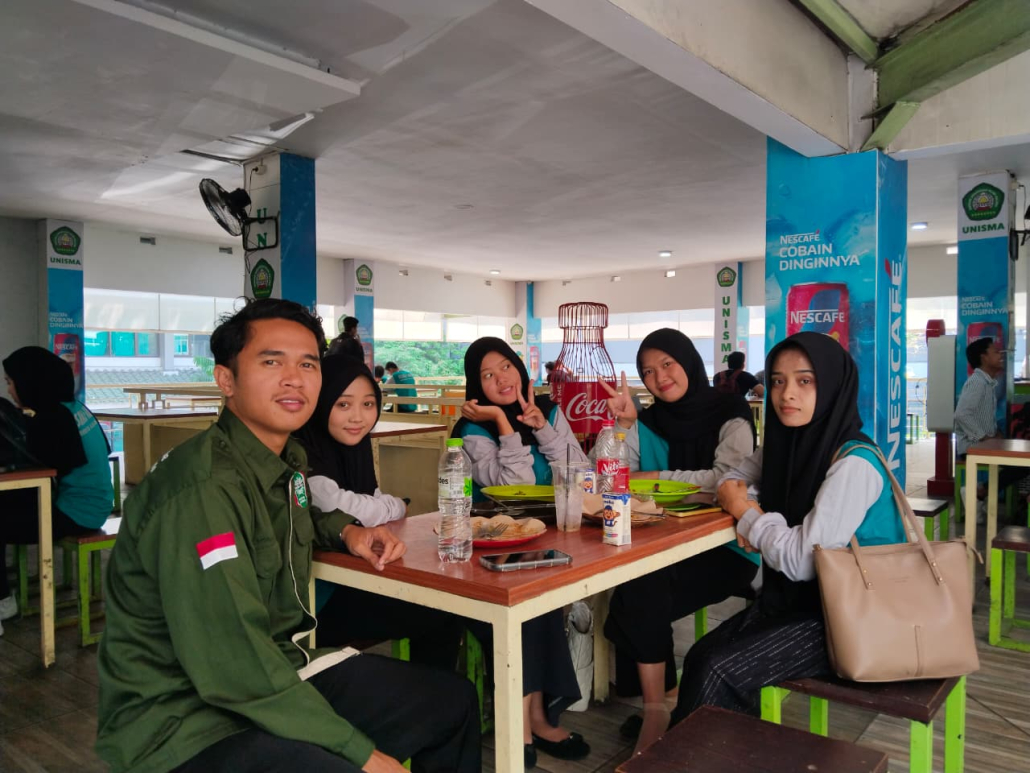 Fasilitator UKM MATAN berdiskusi hangat bersama mahasiswa baru peserta Master Maba UNISMA 2026 Bidang Keagamaan dan Seni.