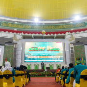 Suasana panggung utama Pembukaan Master Maba UNISMA 2026 dan Anugerah Kemahasiswaan 2026 di Gedung Bundar Universitas Islam Malang.
